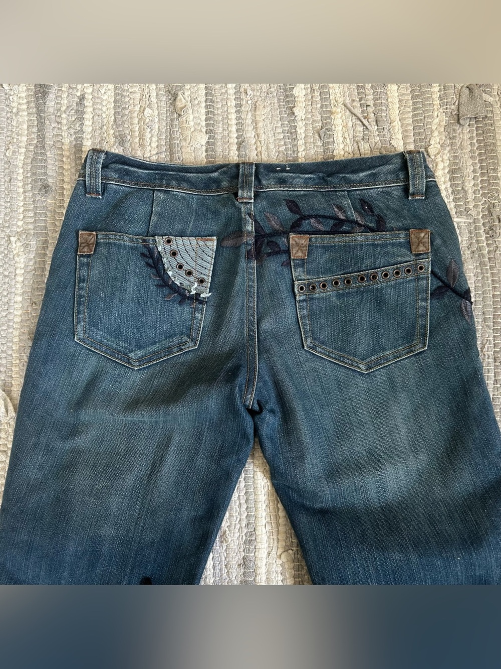 Embroidered Back Pocket Denim Jeans - Blue